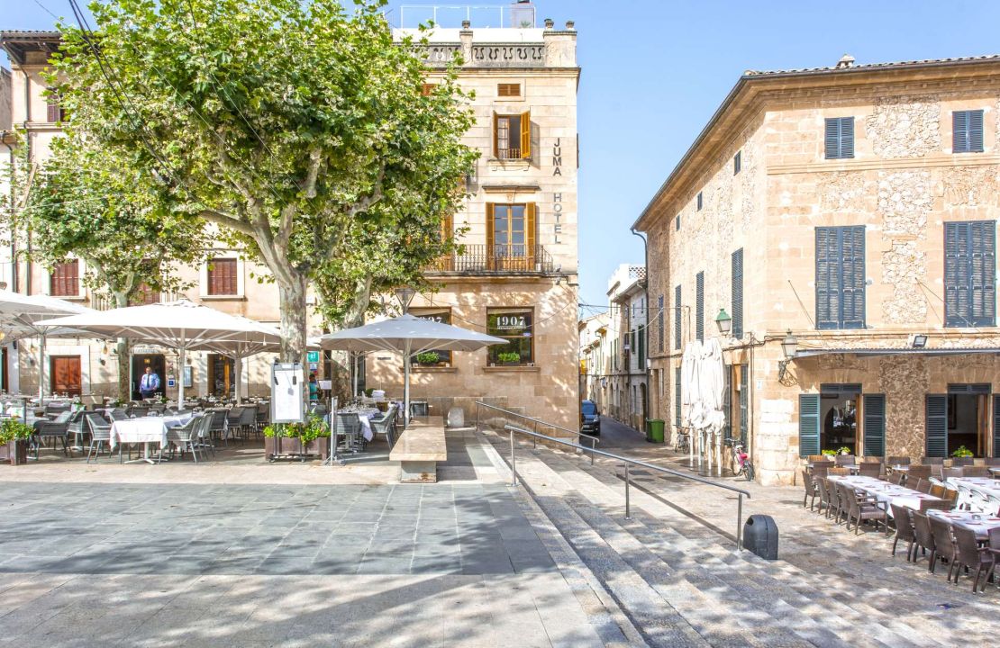 Stadthaus zum mieten in Pollensa mit Garage für ein kleines Auto und wundervoller Dachterrase